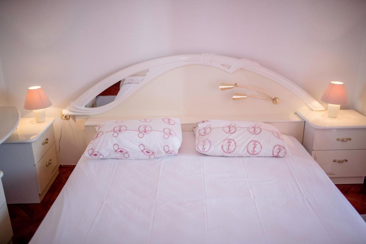 Apartamento Kuca Leonora Banjol Exterior foto