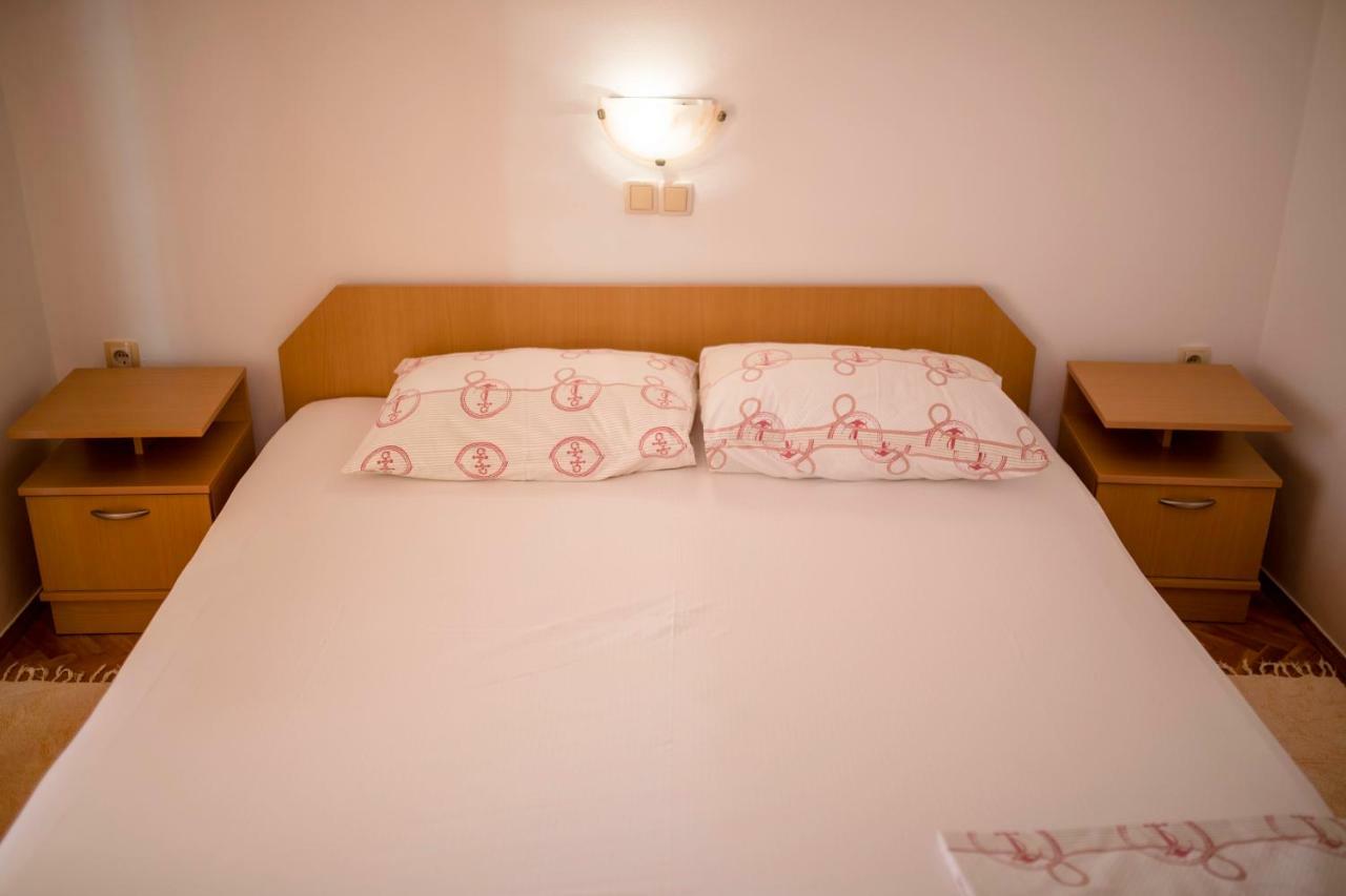Apartamento Kuca Leonora Banjol Exterior foto