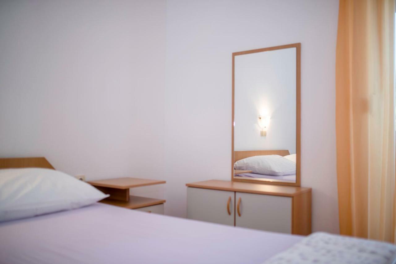Apartamento Kuca Leonora Banjol Exterior foto