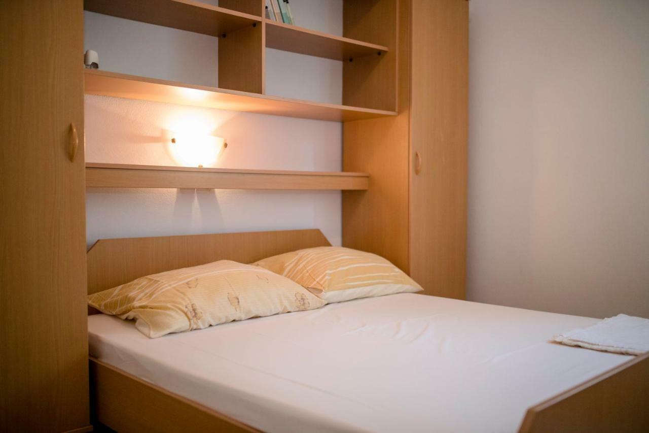 Apartamento Kuca Leonora Banjol Exterior foto