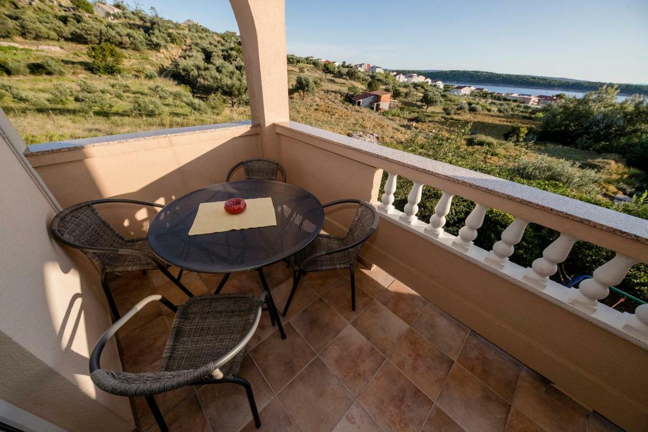 Apartamento Kuca Leonora Banjol Exterior foto