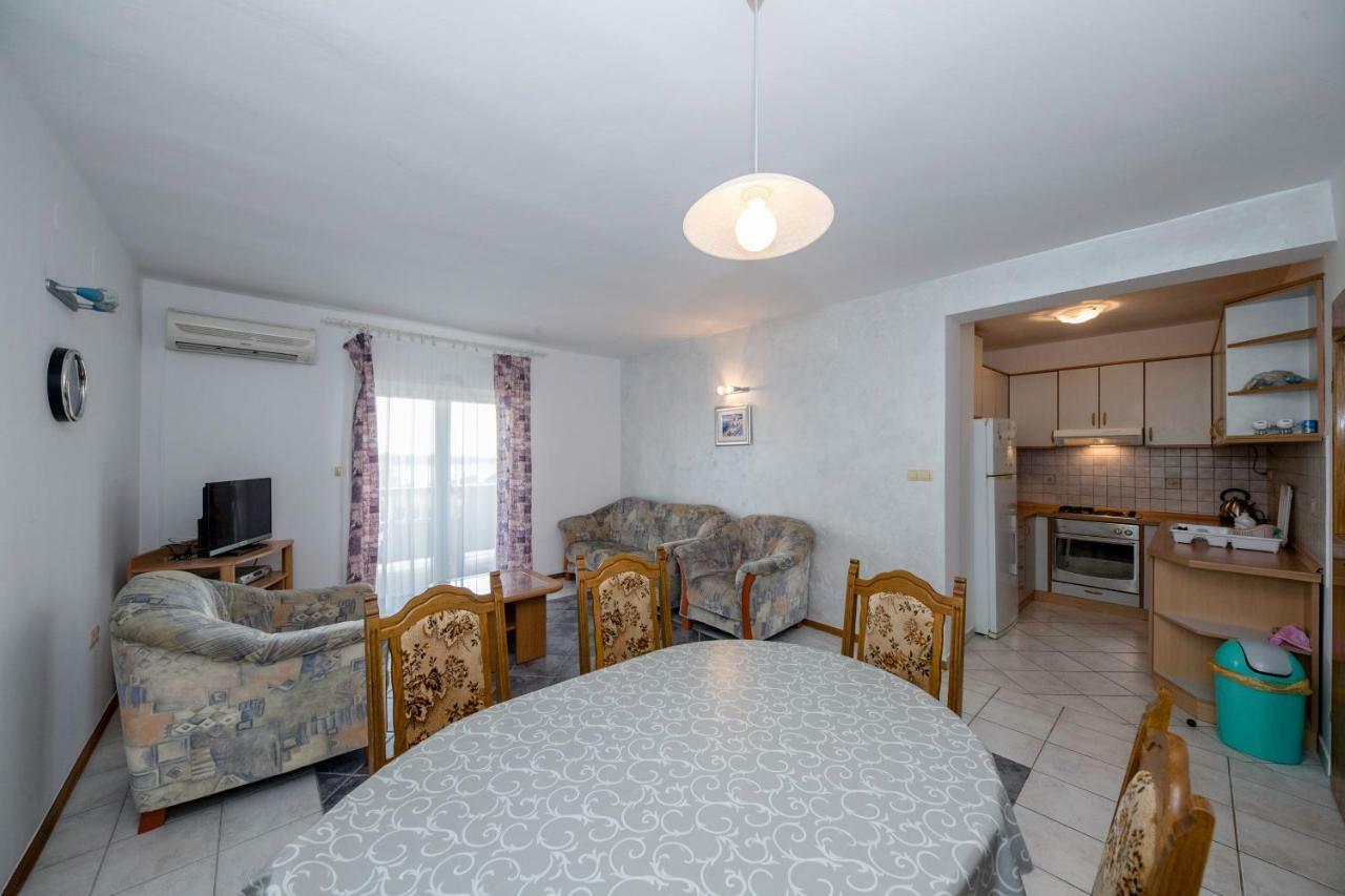 Apartamento Kuca Leonora Banjol Exterior foto